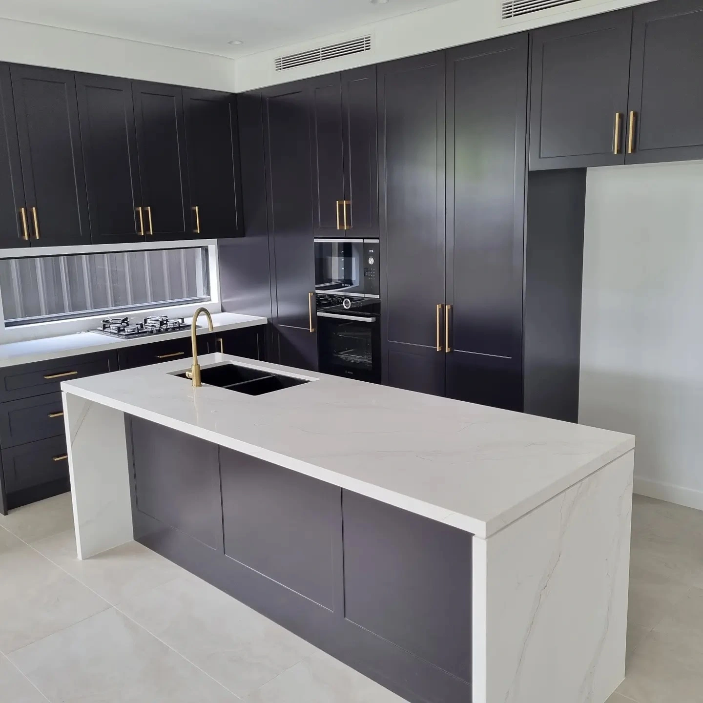 Madina Joinery - black shaker